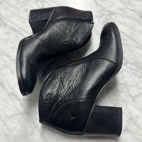 Frye Black Leather Nora Zip Short Ankle Bootie Size 9 - Picture 11 of 12